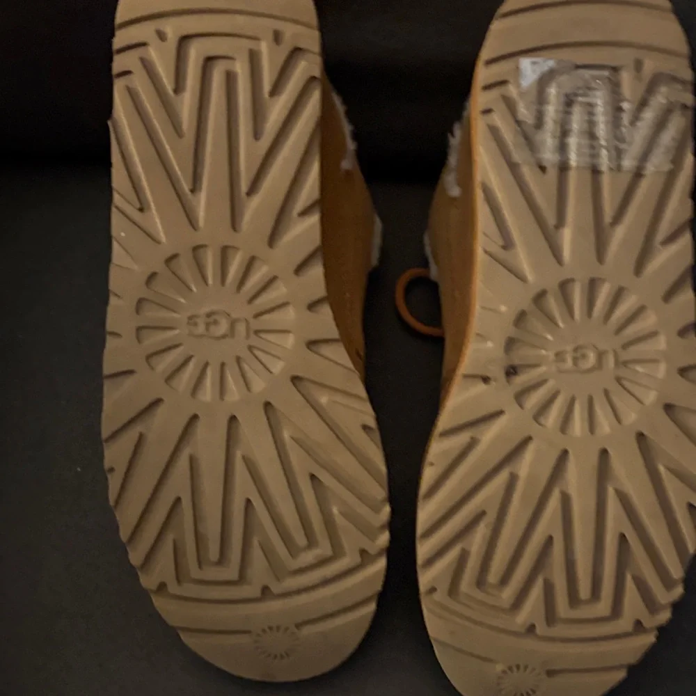 UGG Brown Suede Boots with Red Highlights - Picture 4 of 6